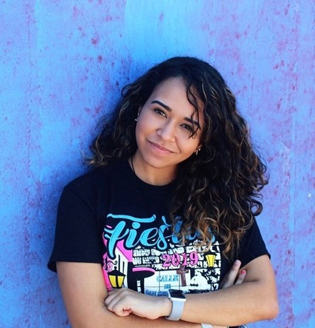 Fabiola E. Báez Flores - Retrato de la artista
